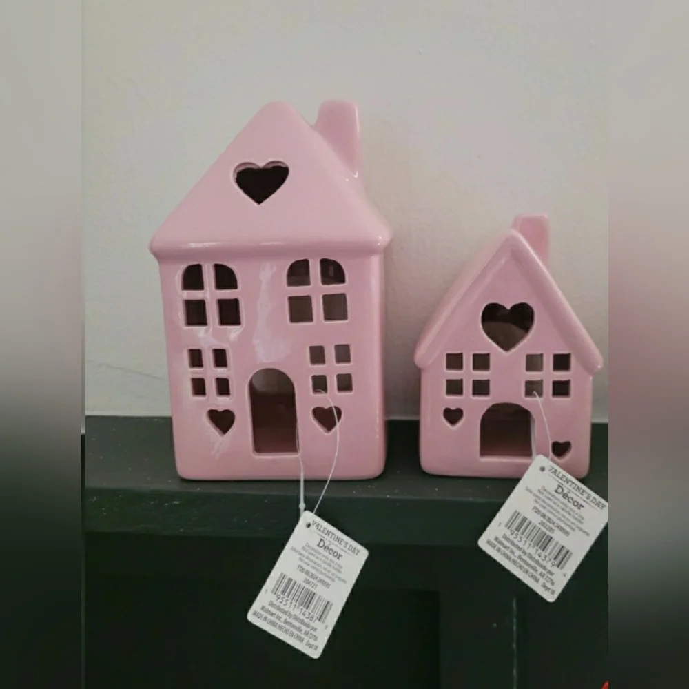 NWT Valentines houses with flocked bear holding heart